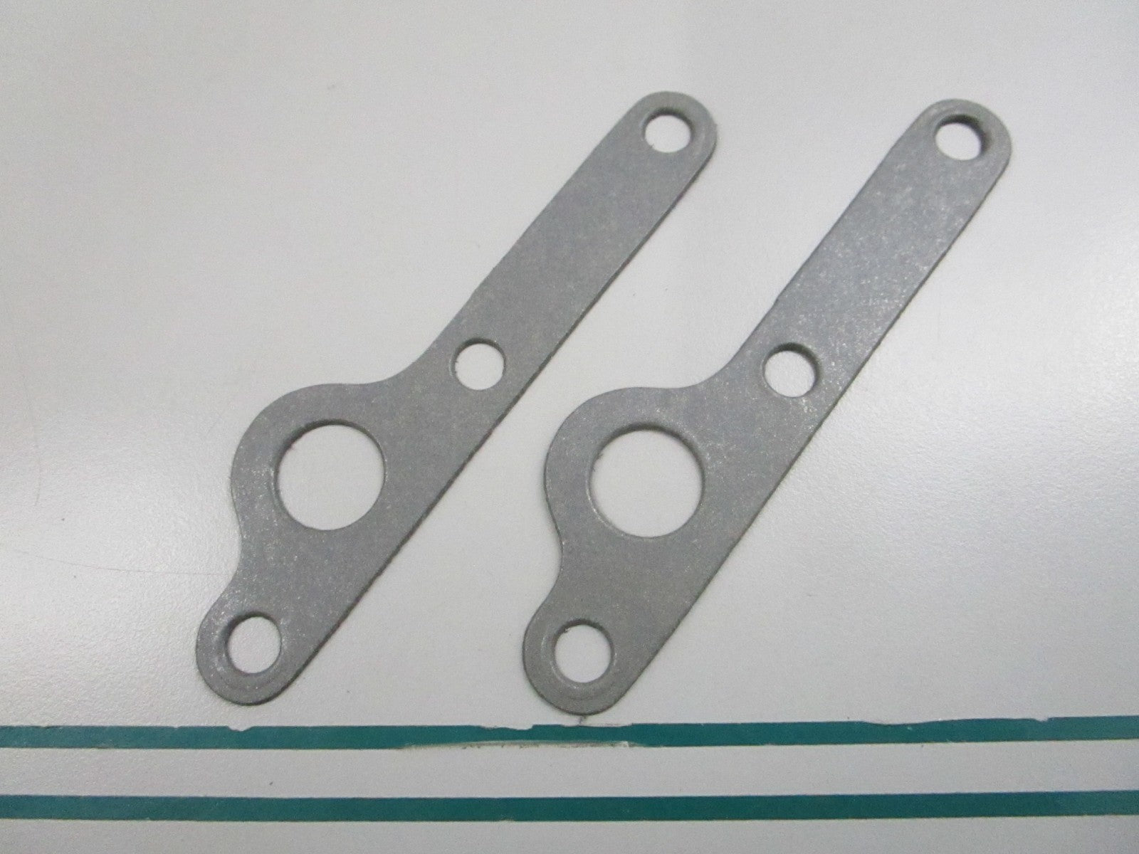 NEW OEM (LOT OF 2) 332999 0332999 OMC Johnson Evinrude Gasket 0810