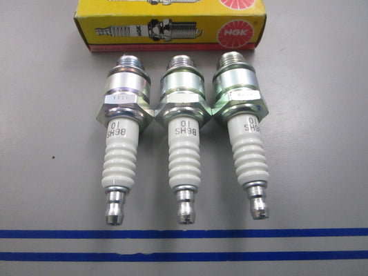 NEW (LOT OF 3) B6HS-10 NGK Spark Plug 0810