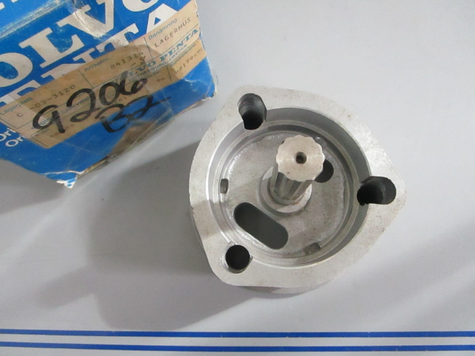 *NEW OEM* 0820 Volvo Penta Bearing Housing 841314