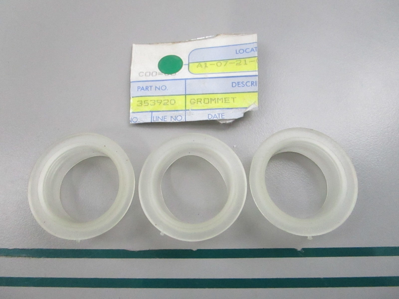 NEW OEM (LOT OF 3) 353920 0353920 OMC Johnson Evinrude Grommet 0810