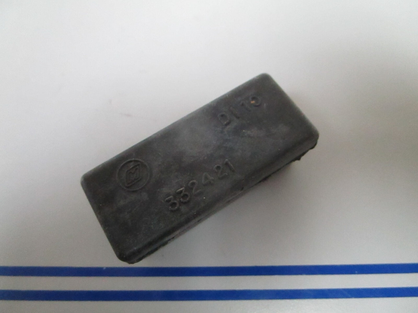 *NEW OEM* 0810 OMC Johnson Evinrude Rubber Mount 332421 0332421