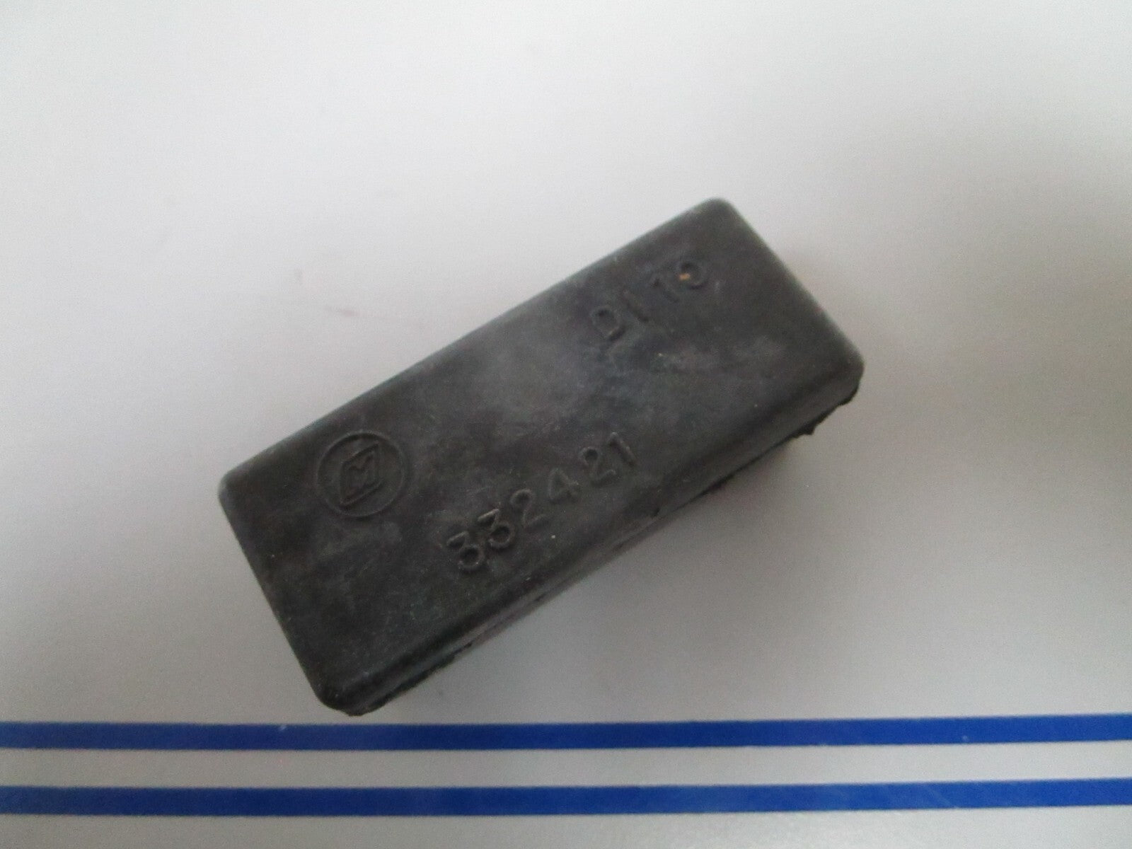 *NEW OEM* 0810 OMC Johnson Evinrude Rubber Mount 332421 0332421