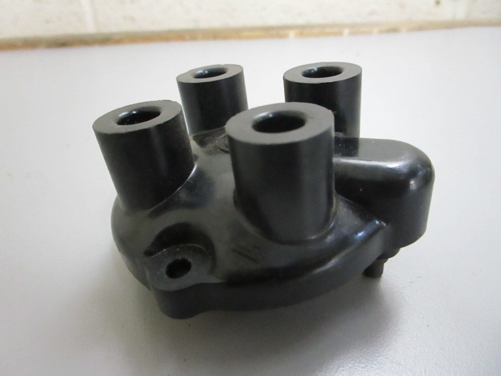 *NEW OEM* 0820 Mercury Quicksilver Distributor Cap 397-901