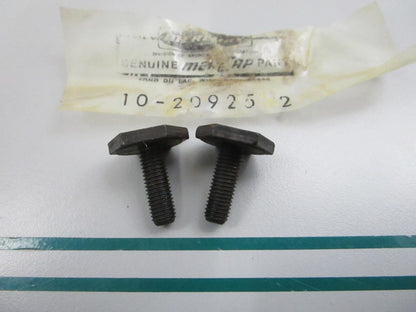 NEW OEM 10-20925 2 Mercury Quicksilver 2 Screw Set 0810