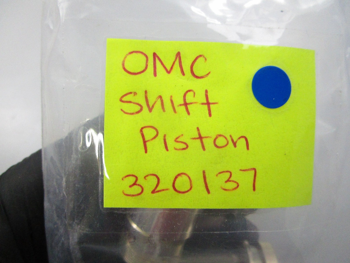 *NEW OEM* 0810 OMC Johnson Evinrude Shift Piston 320137 0320137
