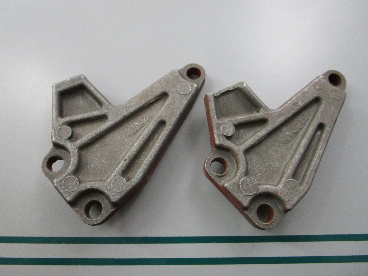 NEW OEM (LOT OF 2) 312714 0312714 OMC Johnson Evinrude Thermostat Cover 0810