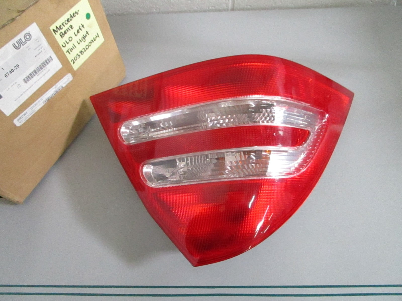 NEW OEM 2038200964 Mercedes-Benz ULO Left Tail Light 0820