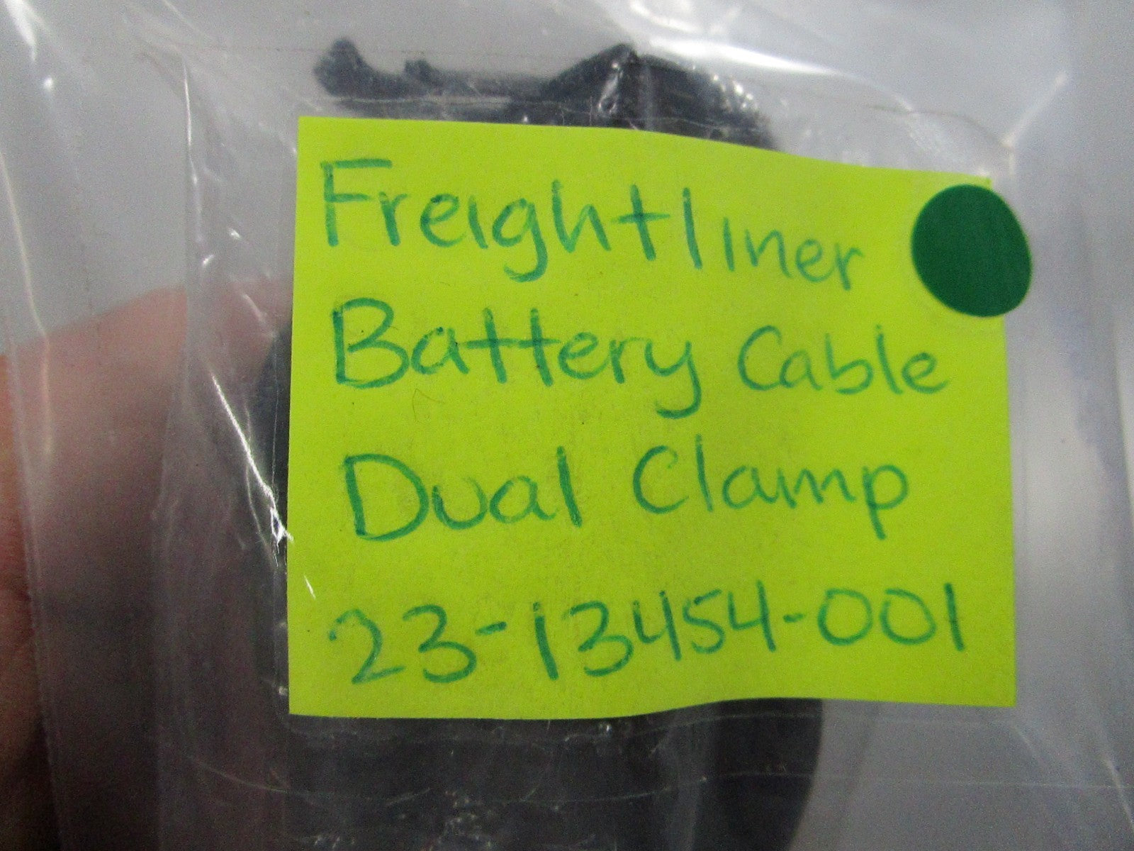 NEW OEM 23-13454-001 Freightliner Battery Cable Dual Clamp 0810