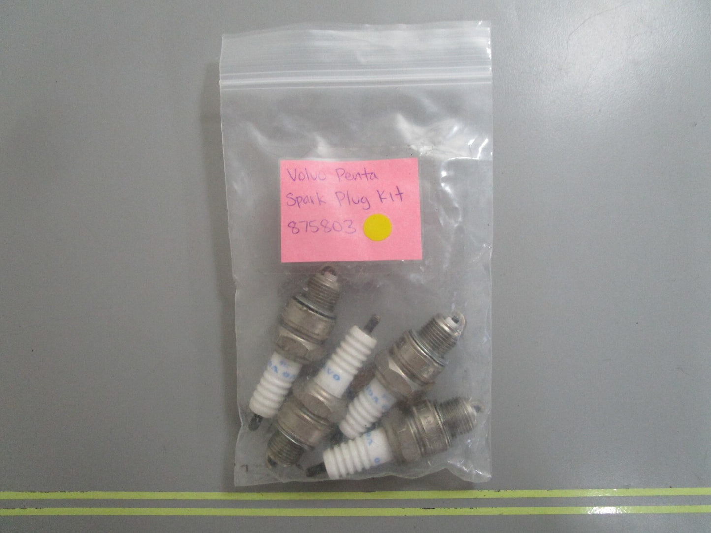 *NEW OEM* (LOT OF 4) 0810 Volvo Penta Spark Plug Kit 875803