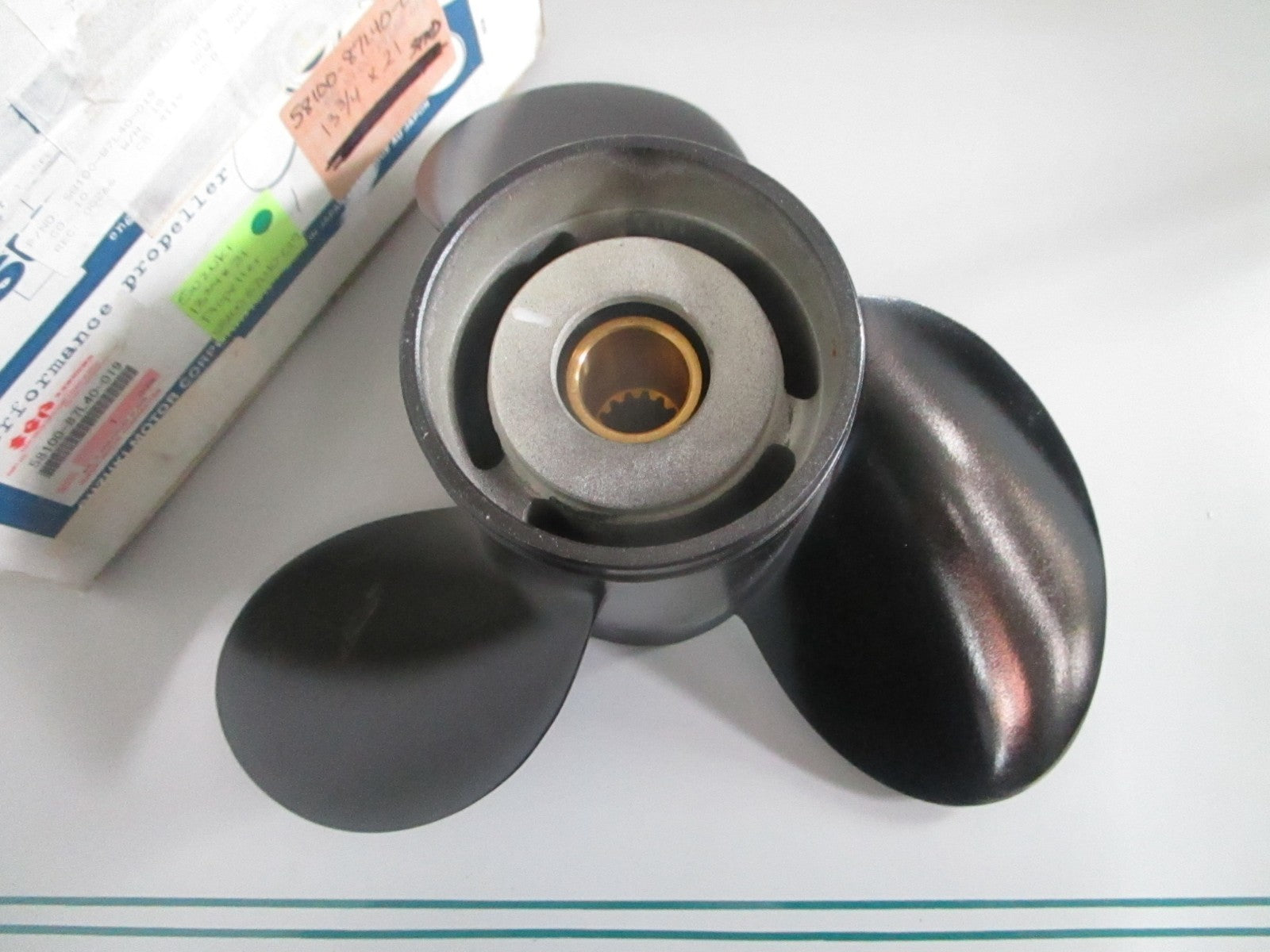 NEW OEM 58100-87L40-019 Suzuki 13¾ × 21 Propeller 0820