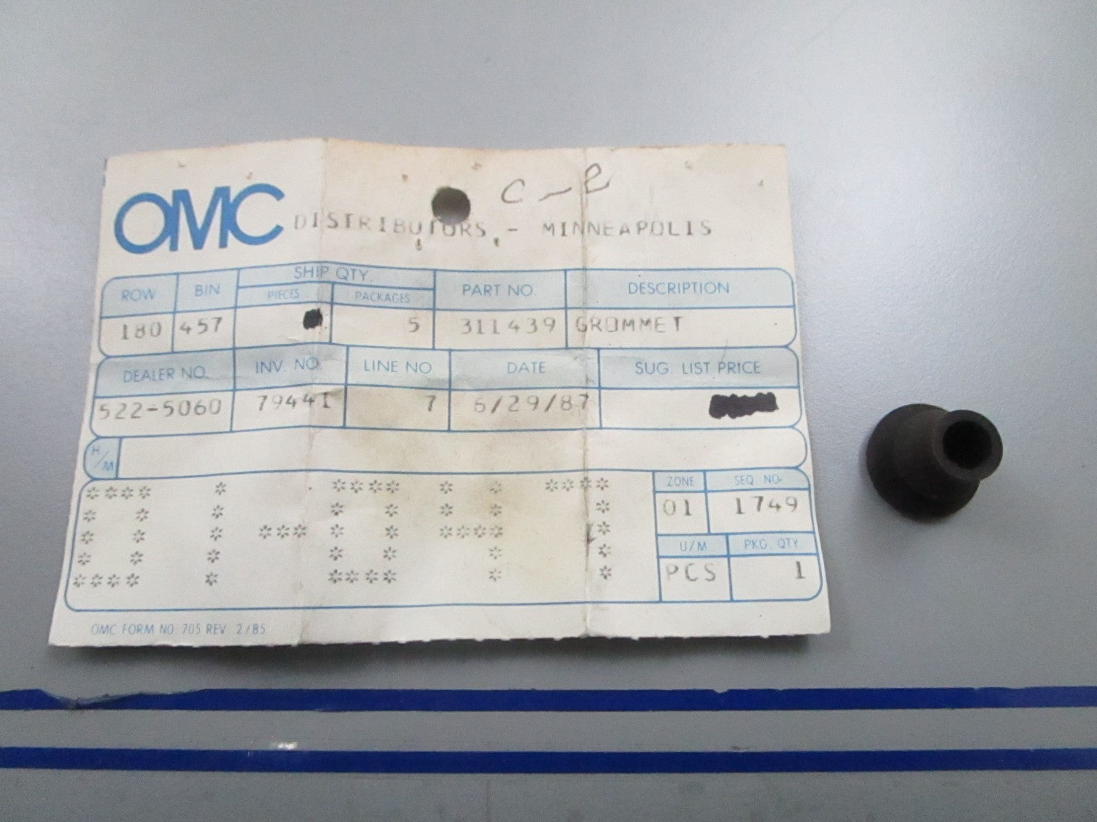 *NEW OEM* 0810 OMC Johnson Evinrude Grommet 311439 0311439