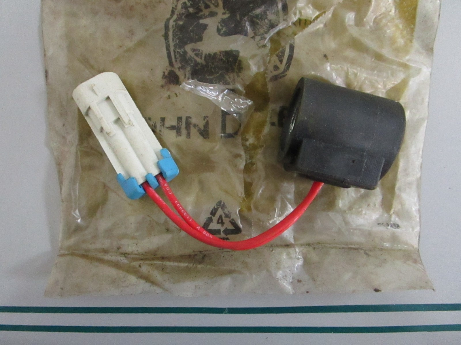 John Deere KV15397 12V Solenoid Valve Coil Skid Steer 240 317 320 NEW OEM 0820