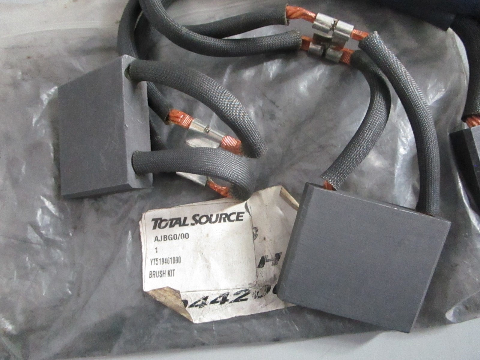 NEW YT519461000 Total Source 4 Brush Set For: Yale 0820