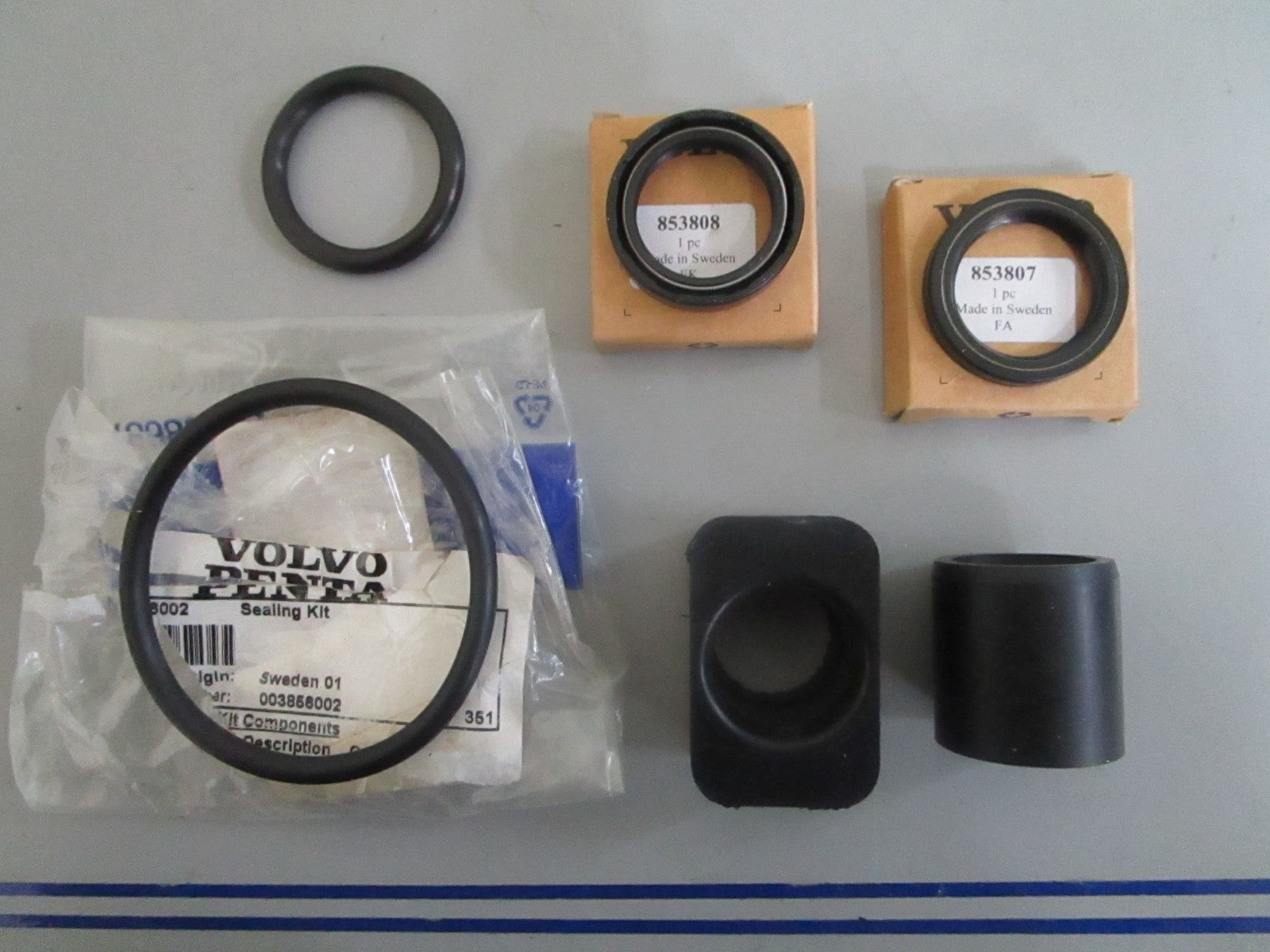 *NEW OEM* 0820 Volvo Penta Sealing Kit 3856002