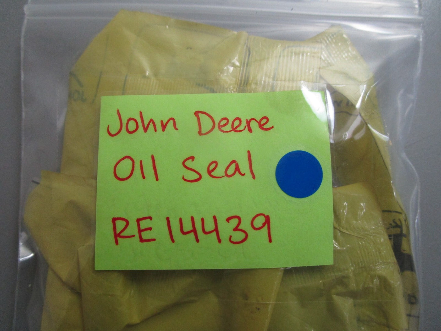 *NEW OEM* 0810 John Deere Oil Seal RE14439