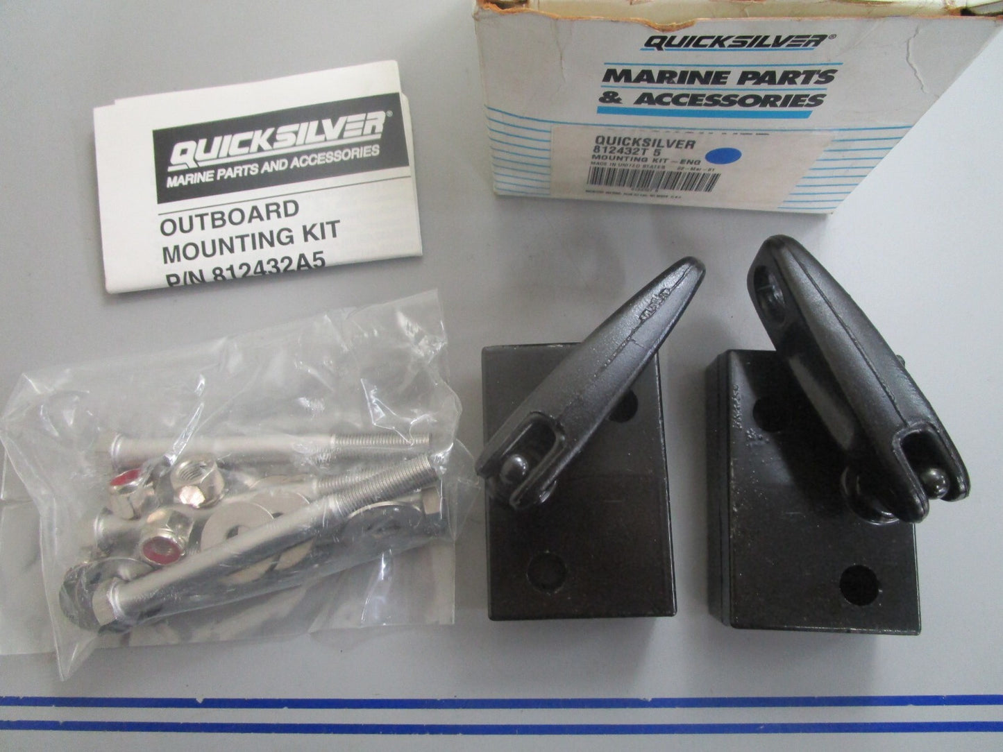 *NEW OEM* 0820 Mercury Quicksilver Engine Mounting Kit 812432T5
