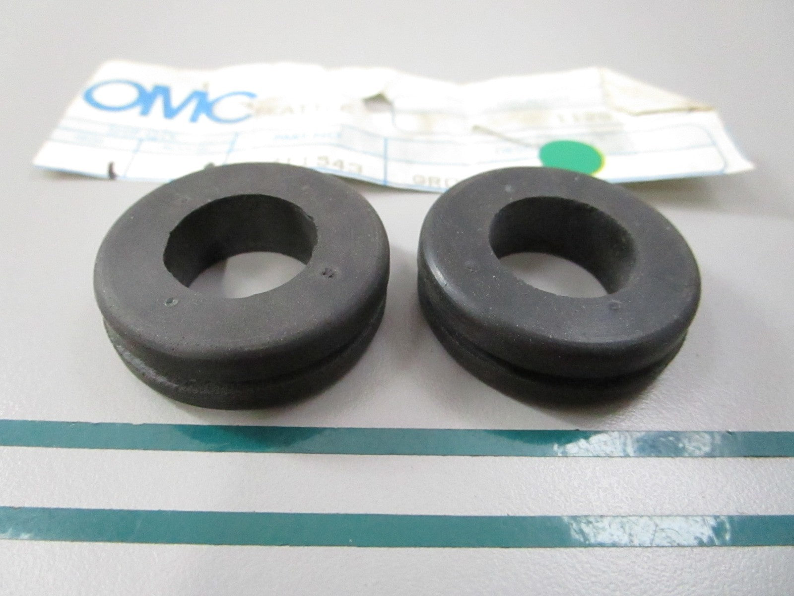 NEW OEM (LOT OF 2) 311543 0311543 OMC Johnson Evinrude Grommet 0810