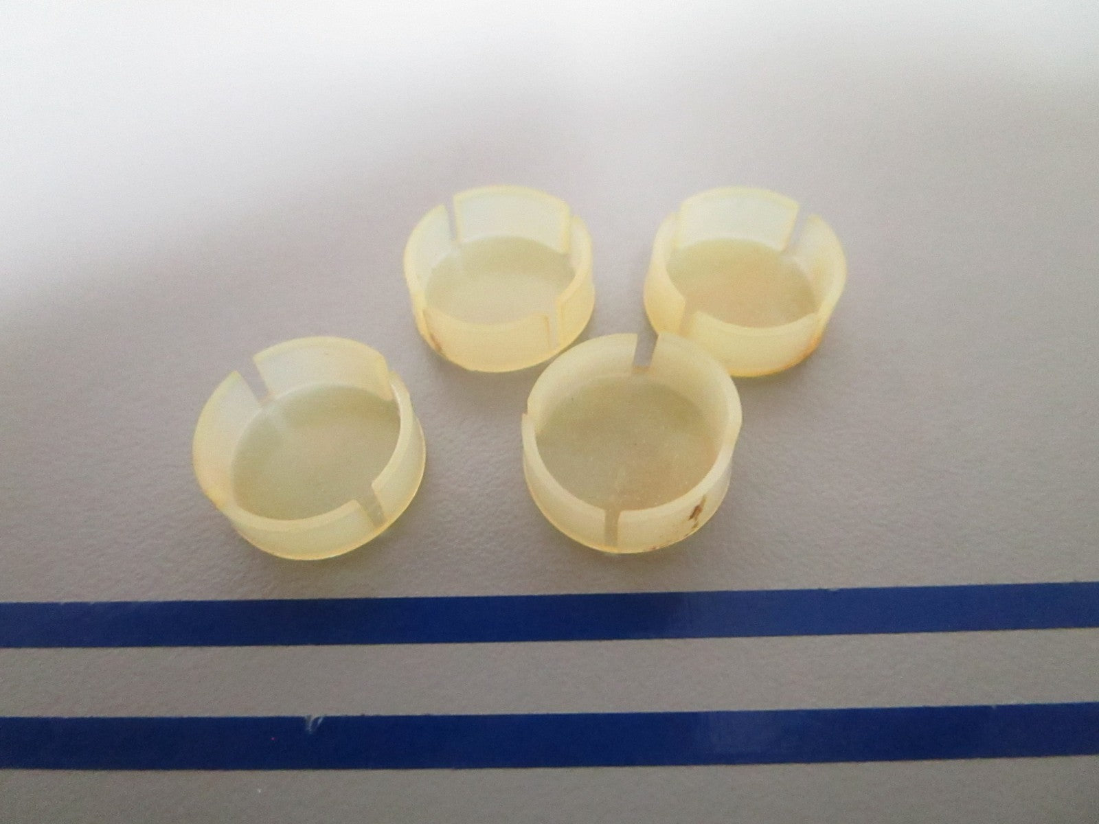 NEW OEM (LOT OF 4) 308055 0308055 OMC Johnson Evinrude Trunnion Cap 0810