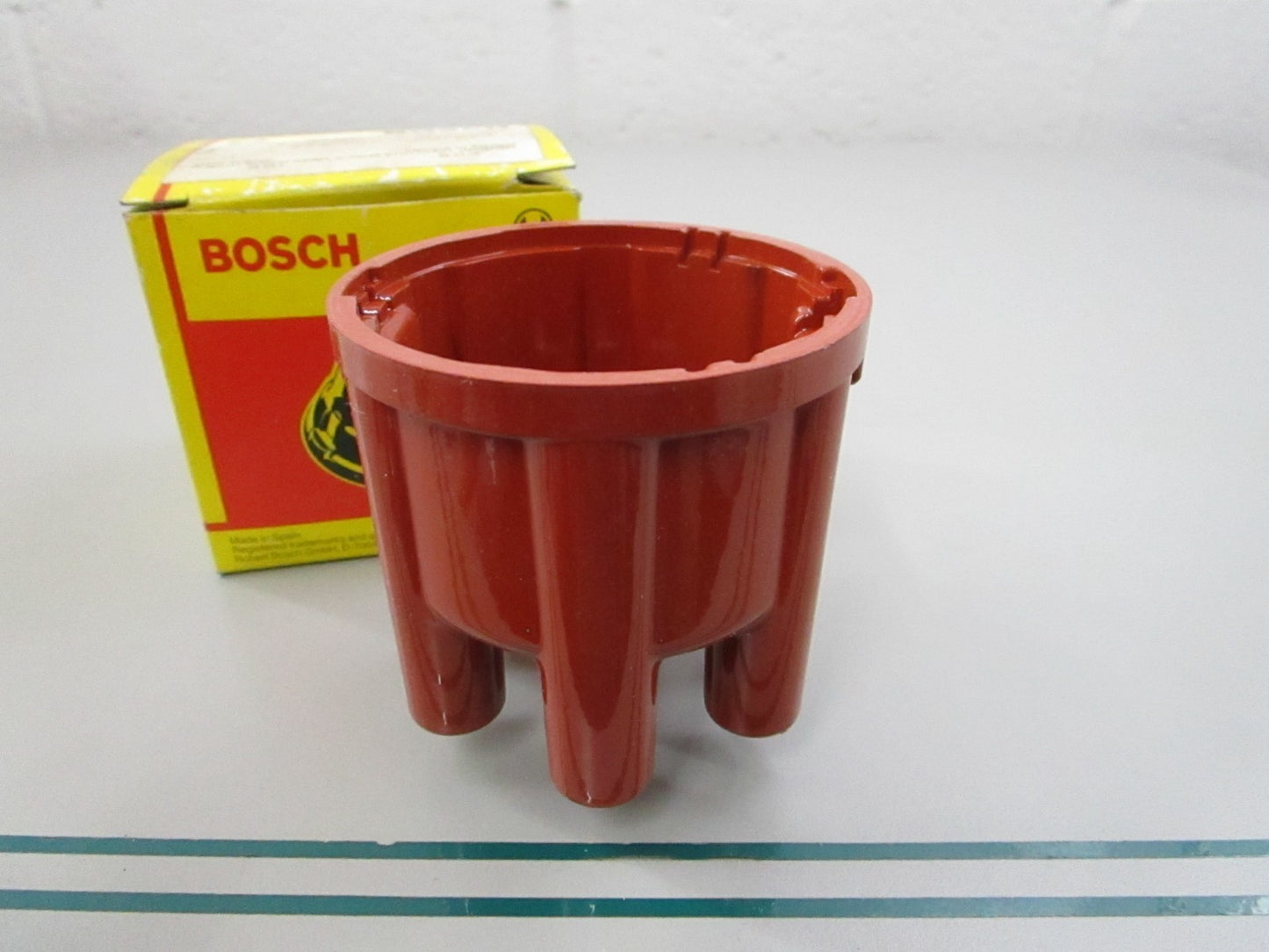 NEW OEM 1235522060 Bosch Distributor Cap 0810
