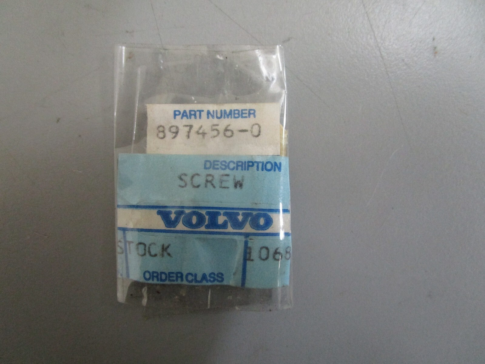 *NEW OEM* 0810 Volvo Penta Shoulder Screw 897456