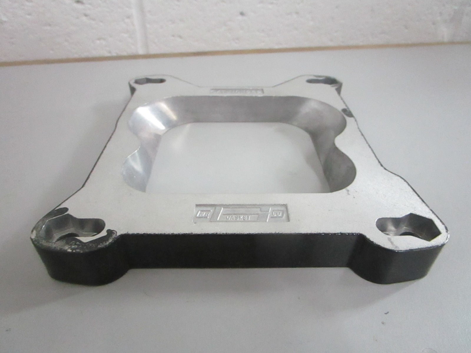 NEW OEM 818568T Mercury Quicksilver Carburetor Spacer Plate 0820