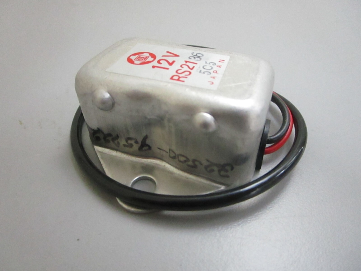*NEW OEM* 0820 Suzuki Voltage Regulator 32500-95722