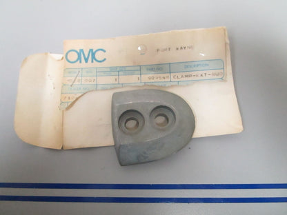 NEW OEM 909548 0909548 OMC Johnson Evinrude Rudder Clamp 0810