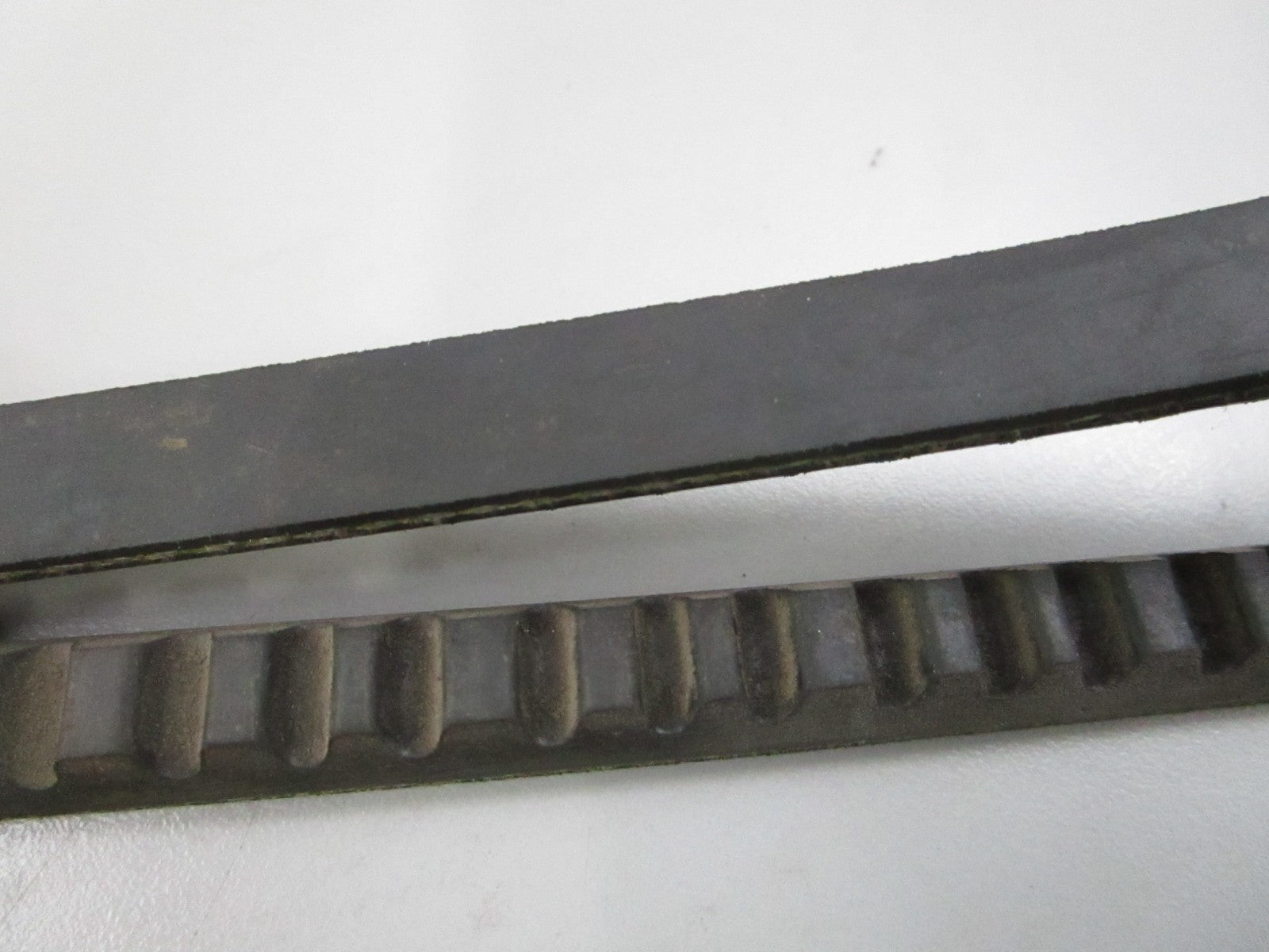 Gates 9451 Automotive XL V-Belt Notched 45in NEW 0810