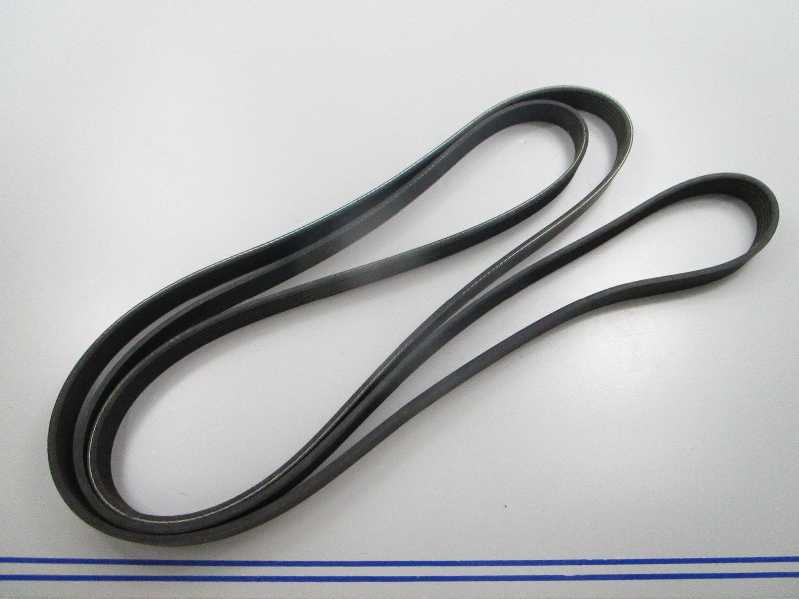 NEW K061195 Gates Micro-V Serpentine Belt 0810