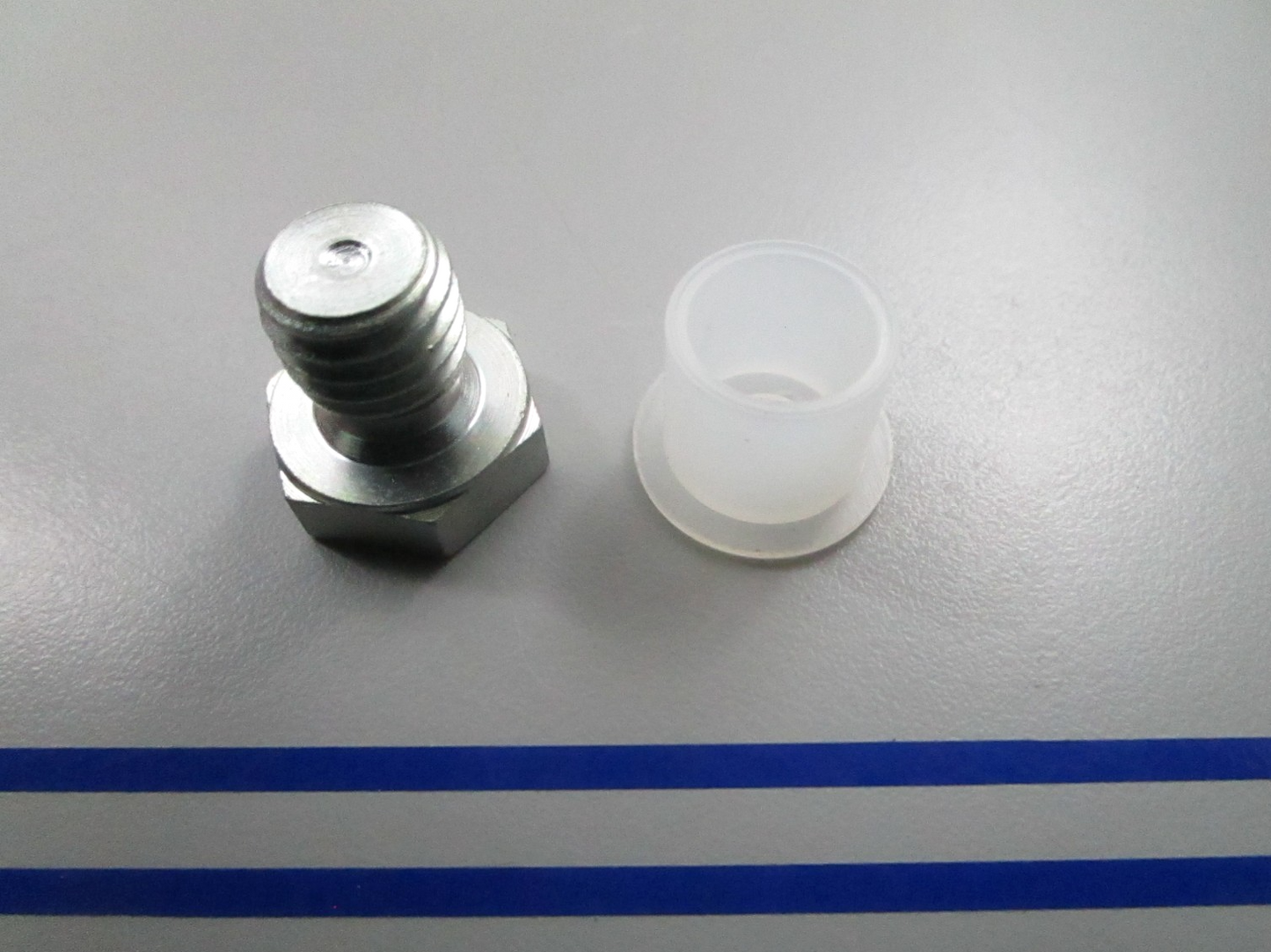 *NEW OEM* 0810 CAT Plug 8M-9307