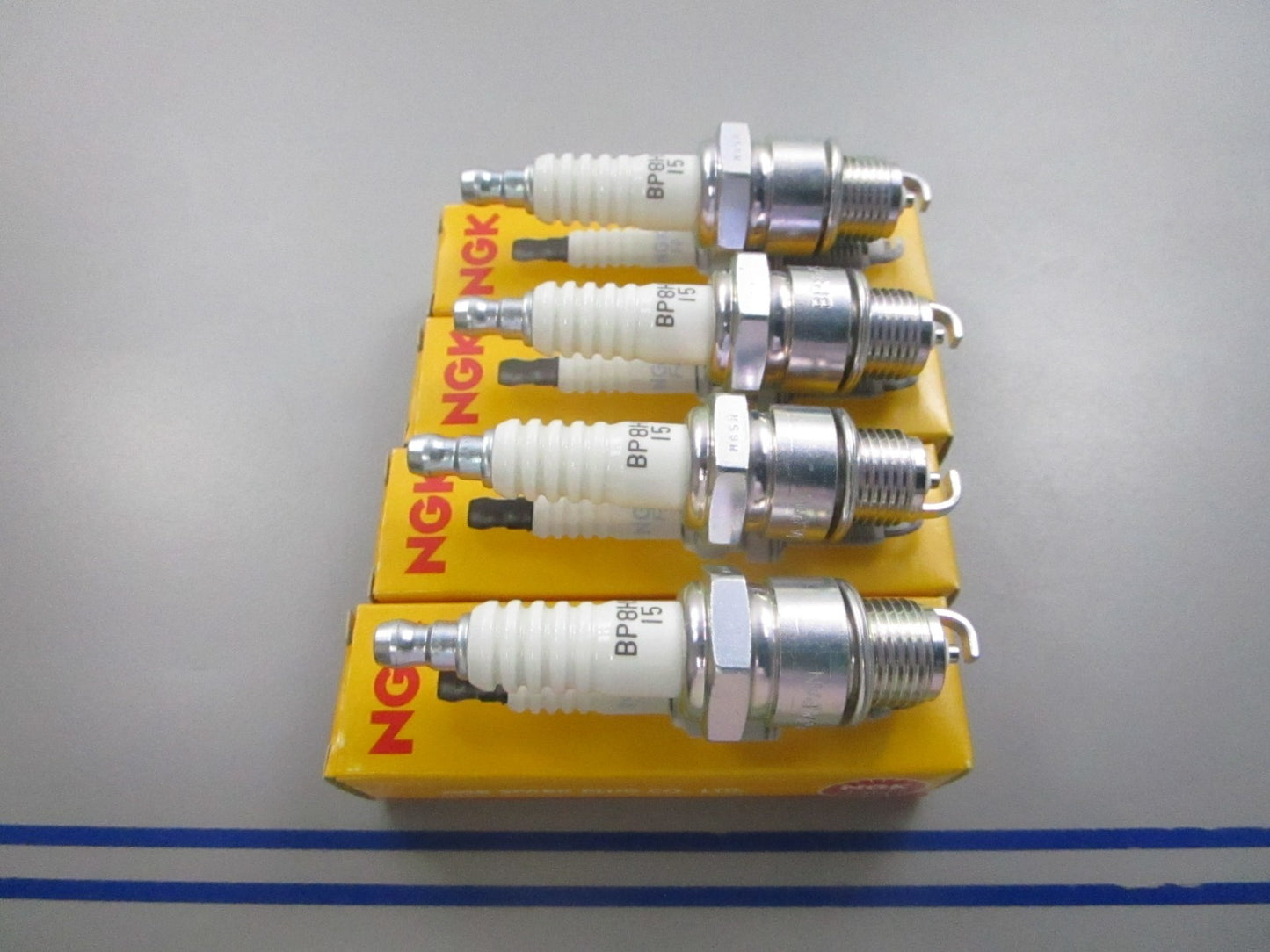 NEW (LOT OF 4) BP8HS-15 NGK Spark Plug 0810