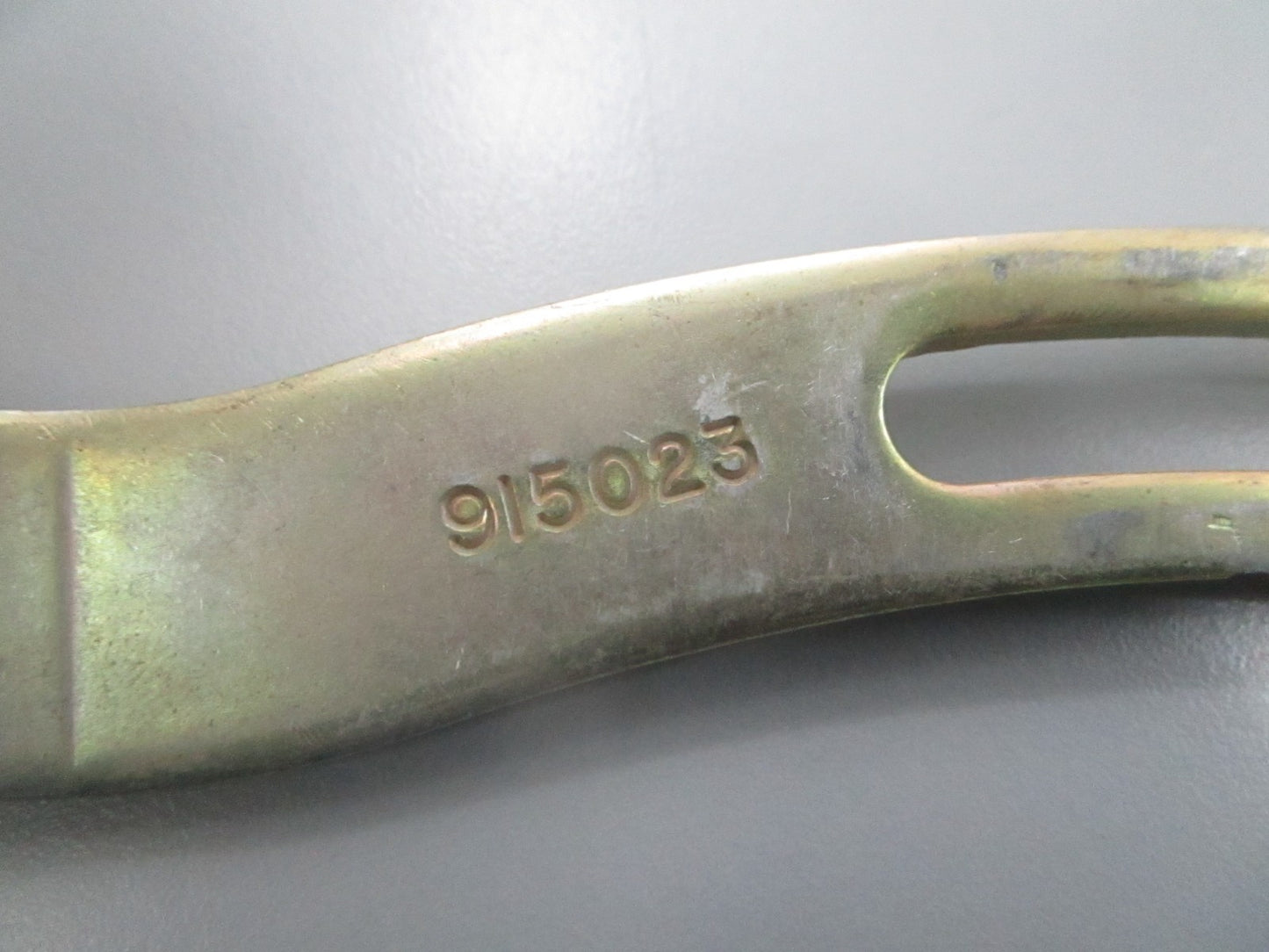 *NEW OEM* 0810 OMC Johnson Evinrude Alternator Bracket 915023 0915023