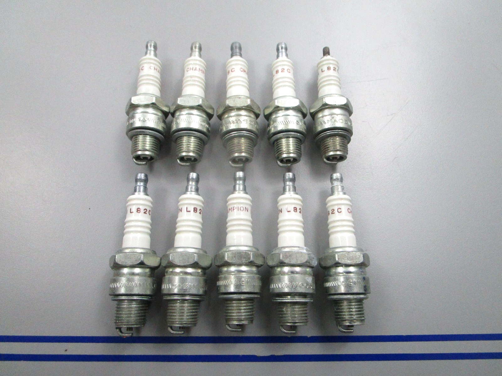 NEW (LOT OF 10) Champion L82C Spark Plug 0810