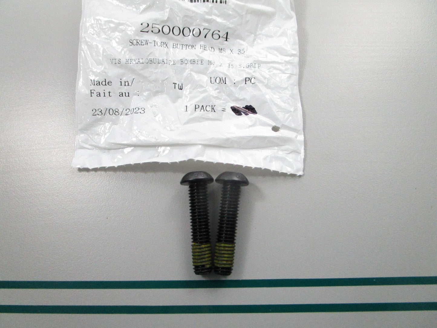 NEW (LOT OF 2) 250000765 Ski-Doo Screw 0810
