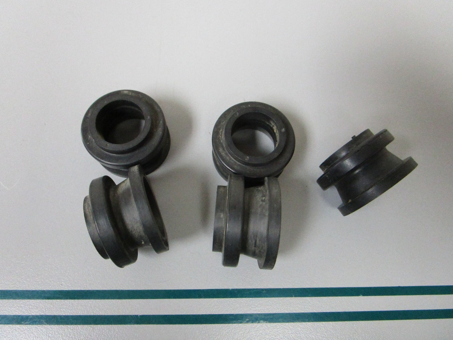 NEW OEM (LOT OF 5) 312460 0312460 OMC Johnson Evinrude Grommet 0810