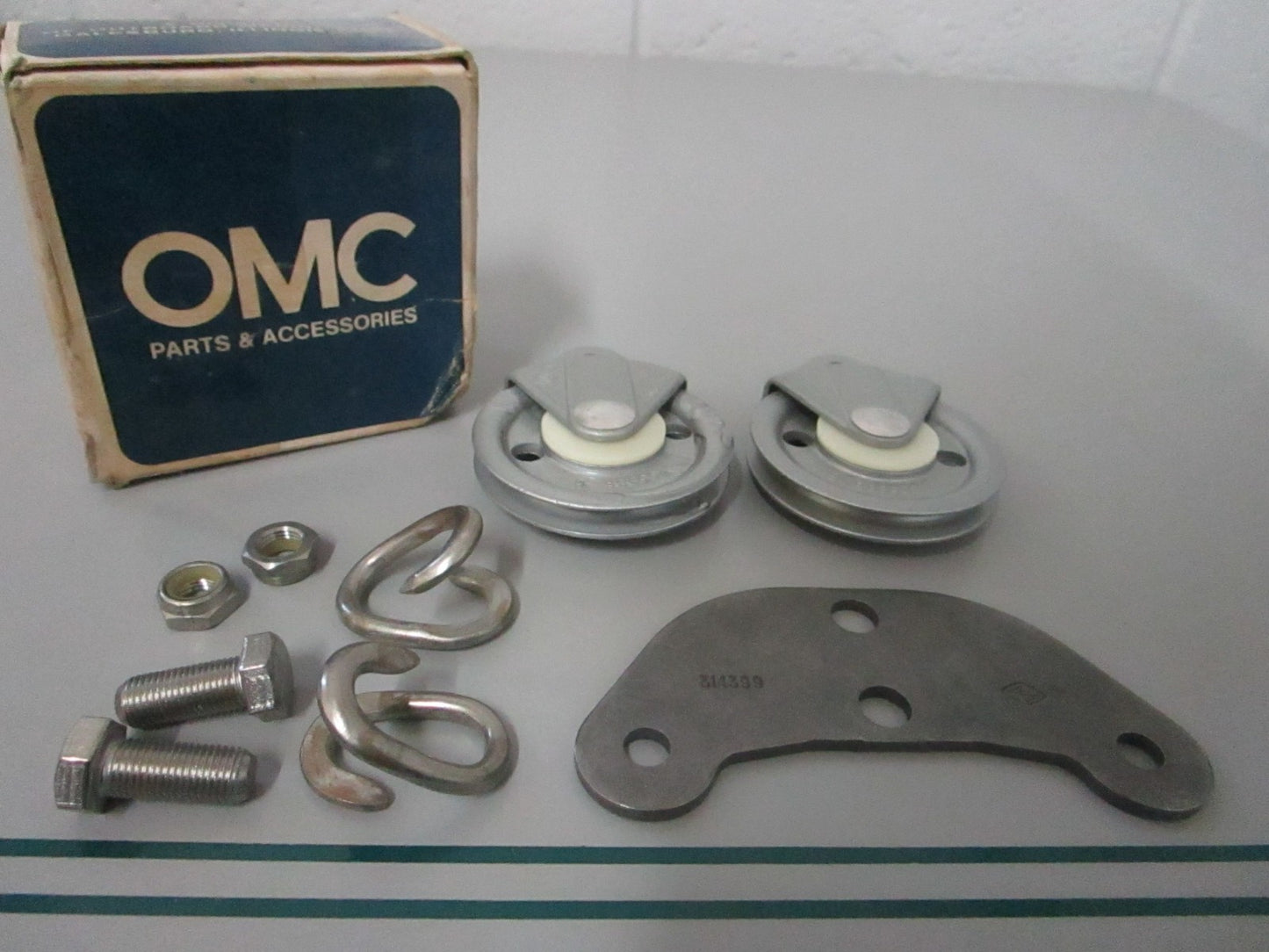 NEW OEM 384709 0384709 OMC Johnson Evinrude Remote Steering Kit 0810