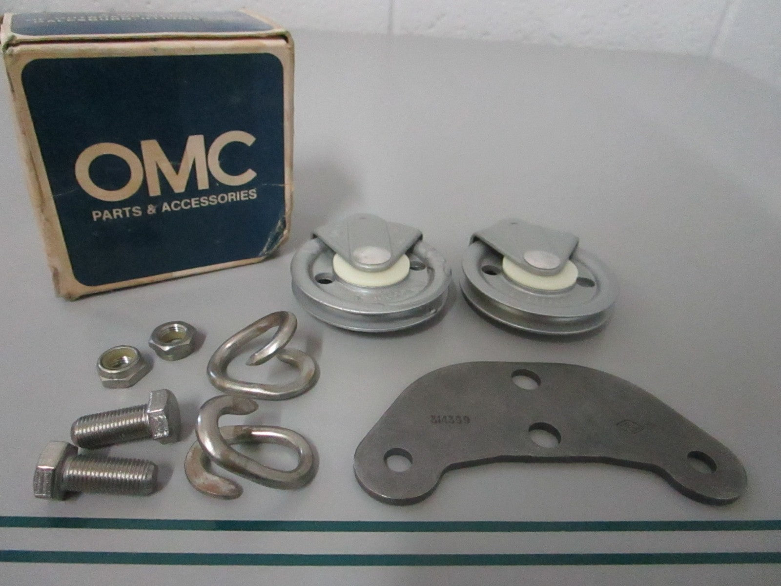NEW OEM 384709 0384709 OMC Johnson Evinrude Remote Steering Kit 0810