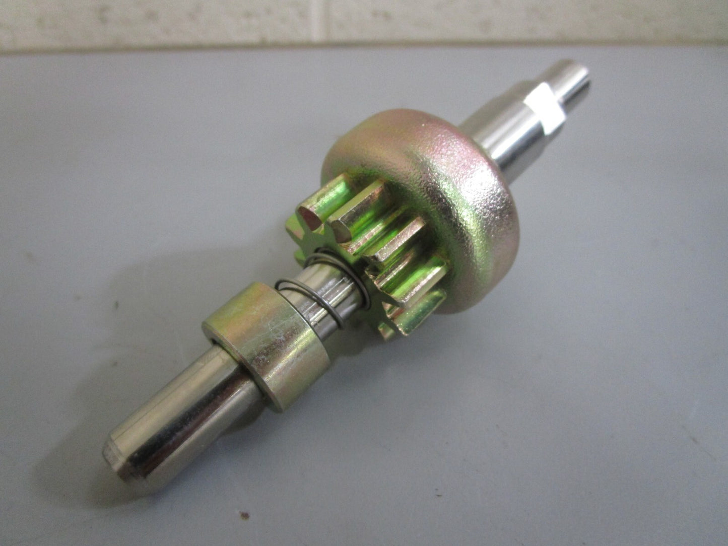 *NEW OEM* 0820 OMC Johnson Evinrude Gear & Shaft Ay 5000369