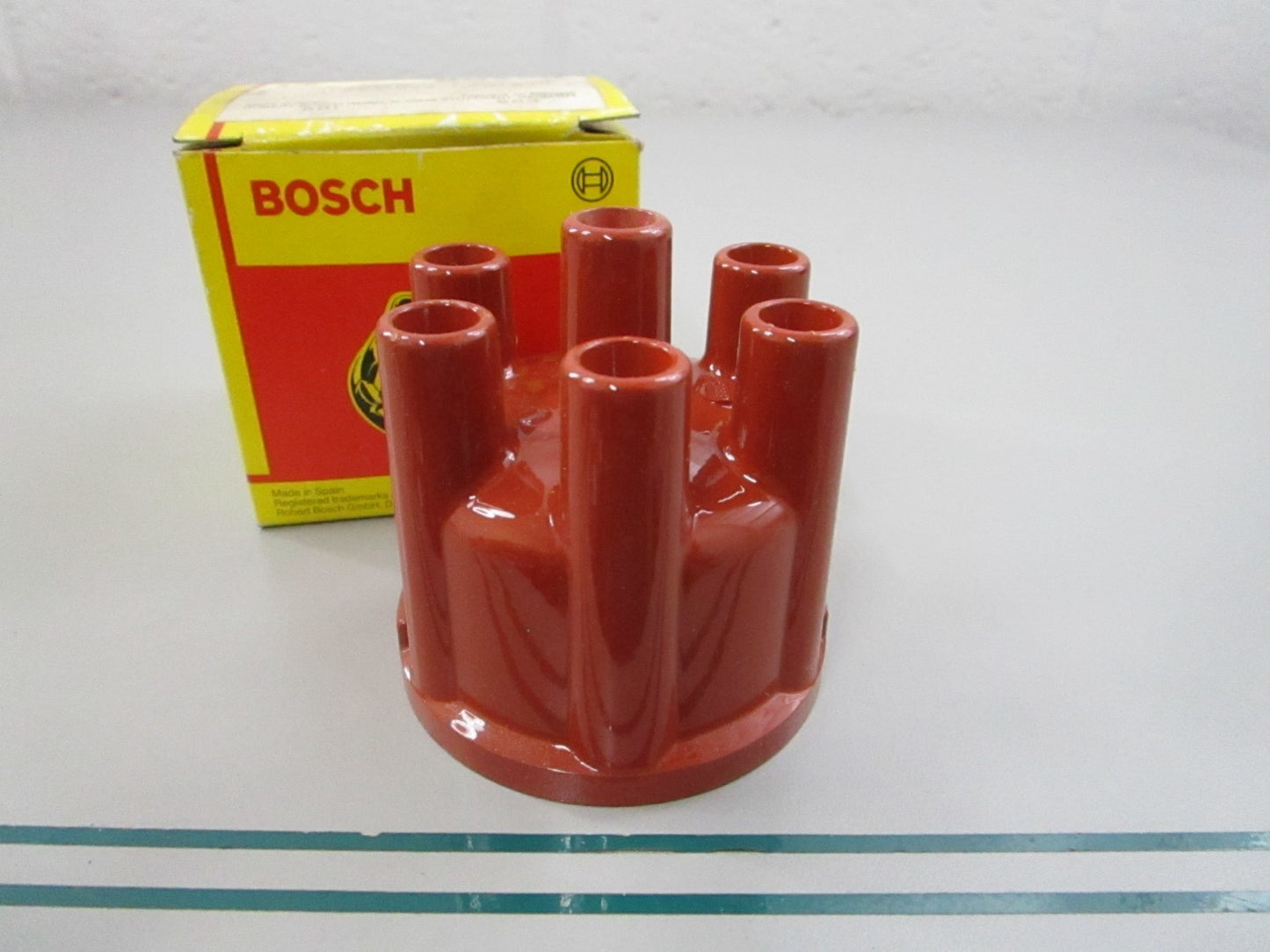 NEW OEM 1235522060 Bosch Distributor Cap 0810