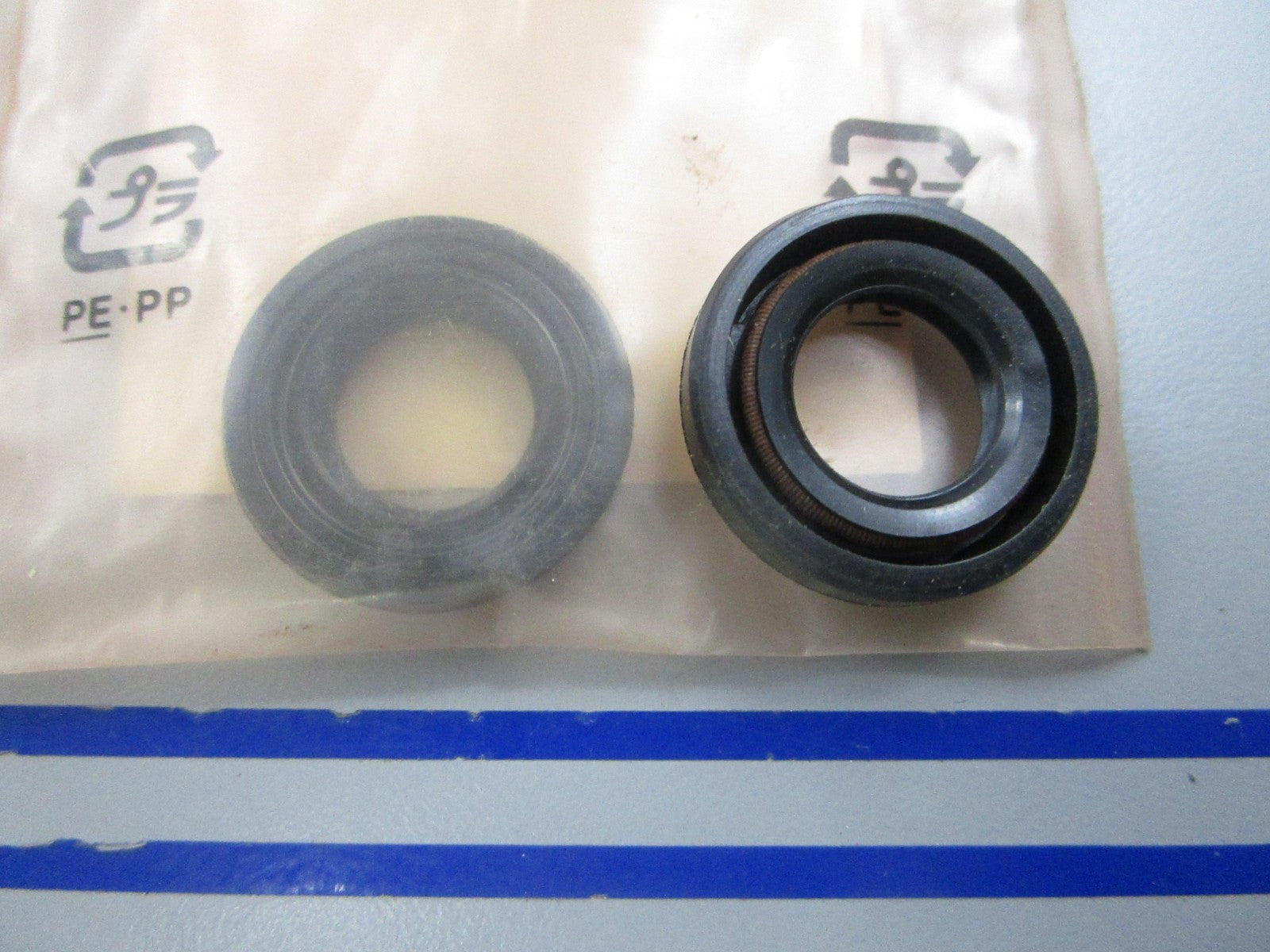 NEW OEM (LOT OF 2) 91202-KFL-841 Honda Oil Seal 0810
