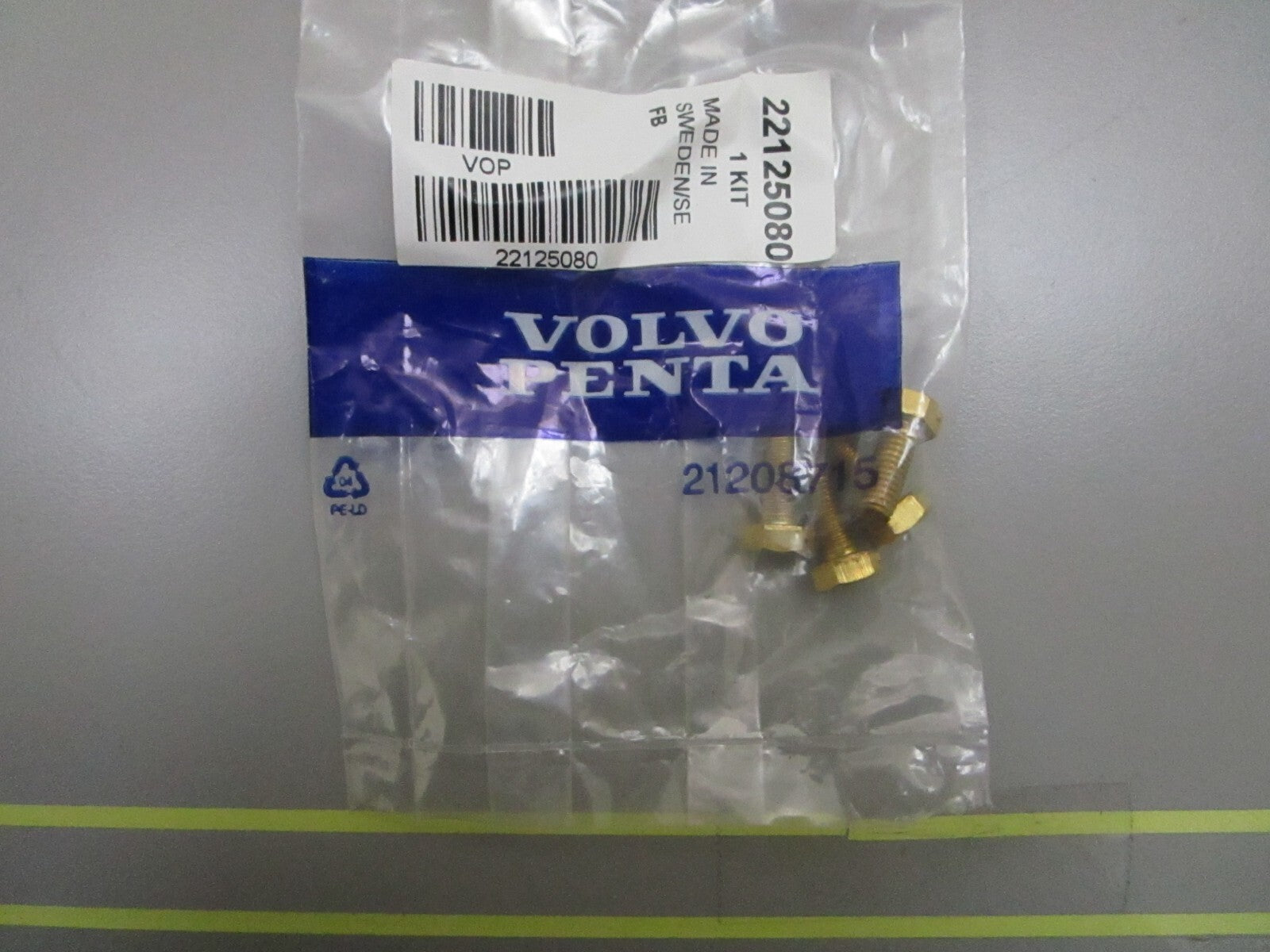 *NEW OEM* 0810 Volvo Penta Screw Kit 22125080