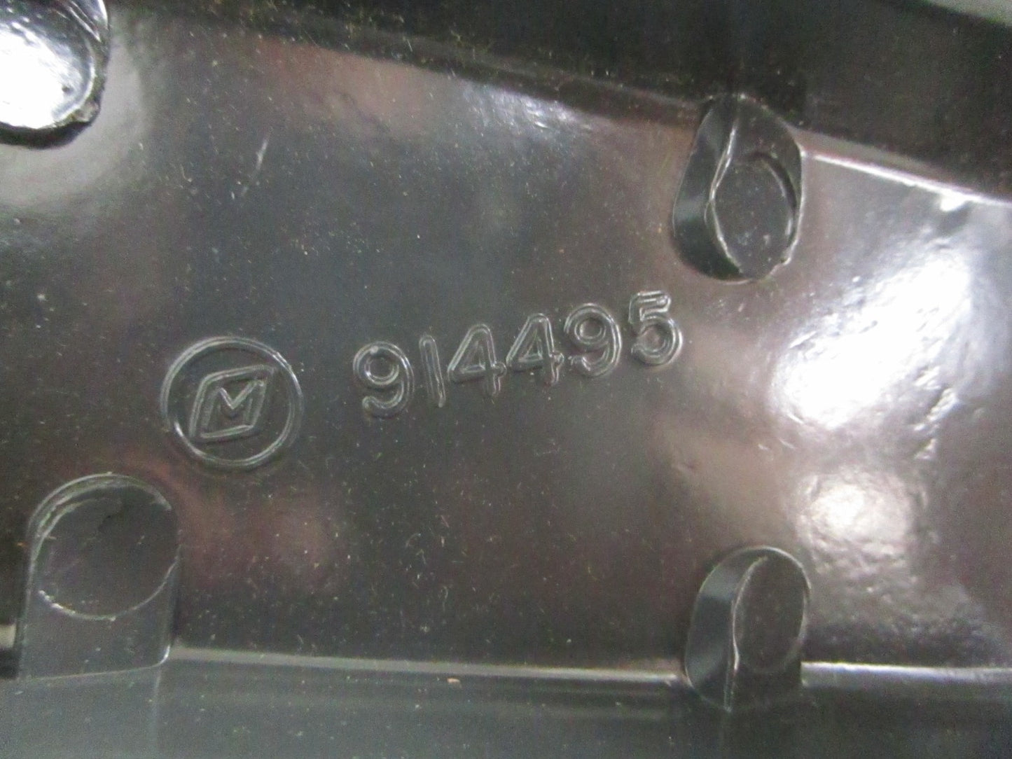 NEW OEM 914495 0914495 OMC Johnson Evinrude Bracket 0820