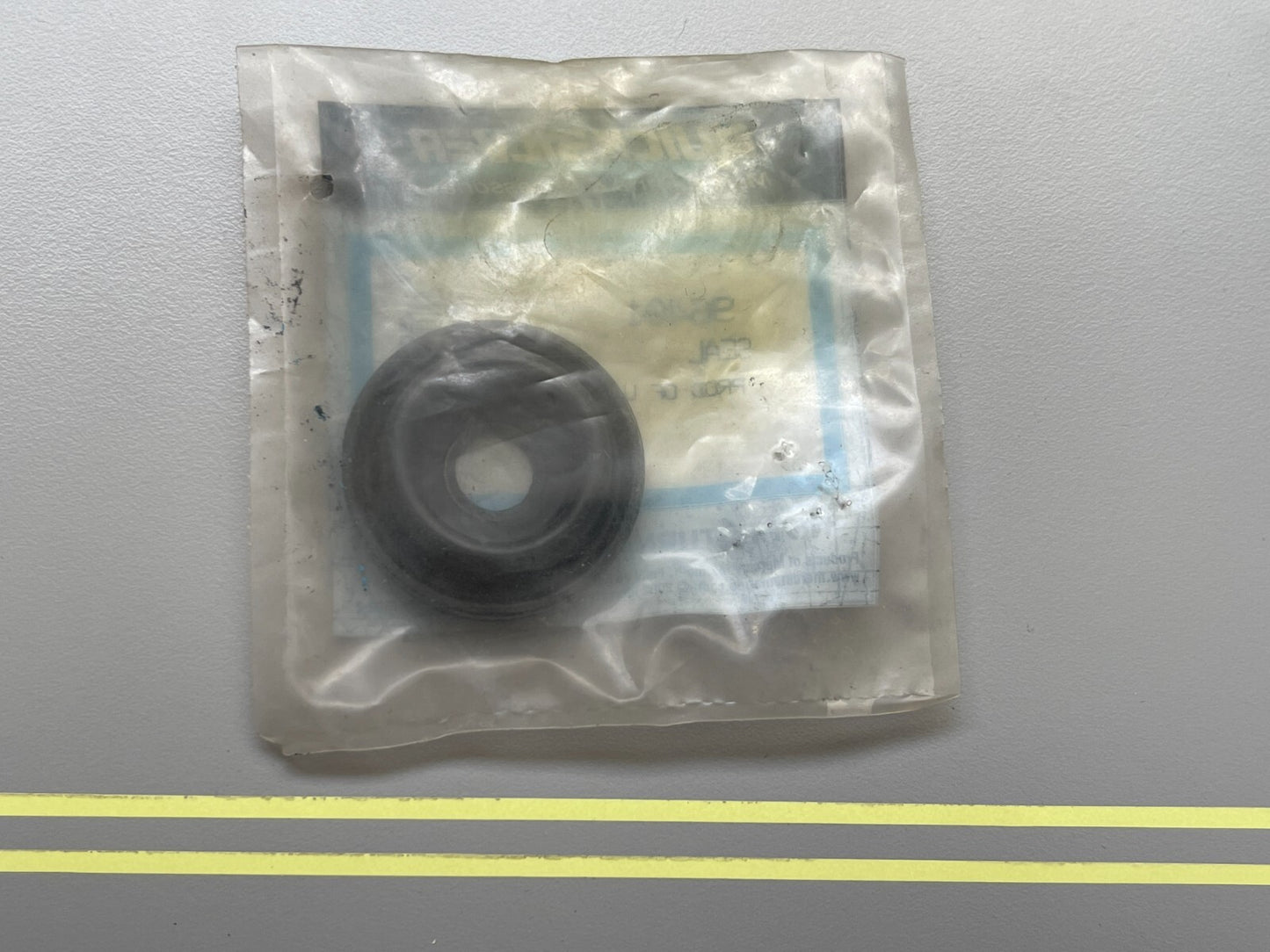 *NEW OEM* 0810 Mercury Quicksilver Seal 96401