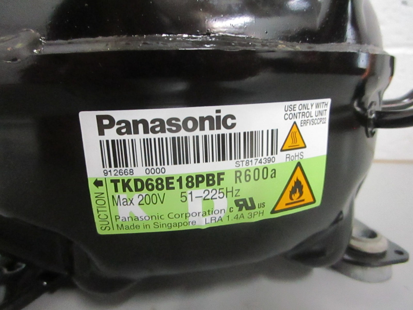 *NEW OEM* 0820 Electrolux Compressor Assy 5304526016
