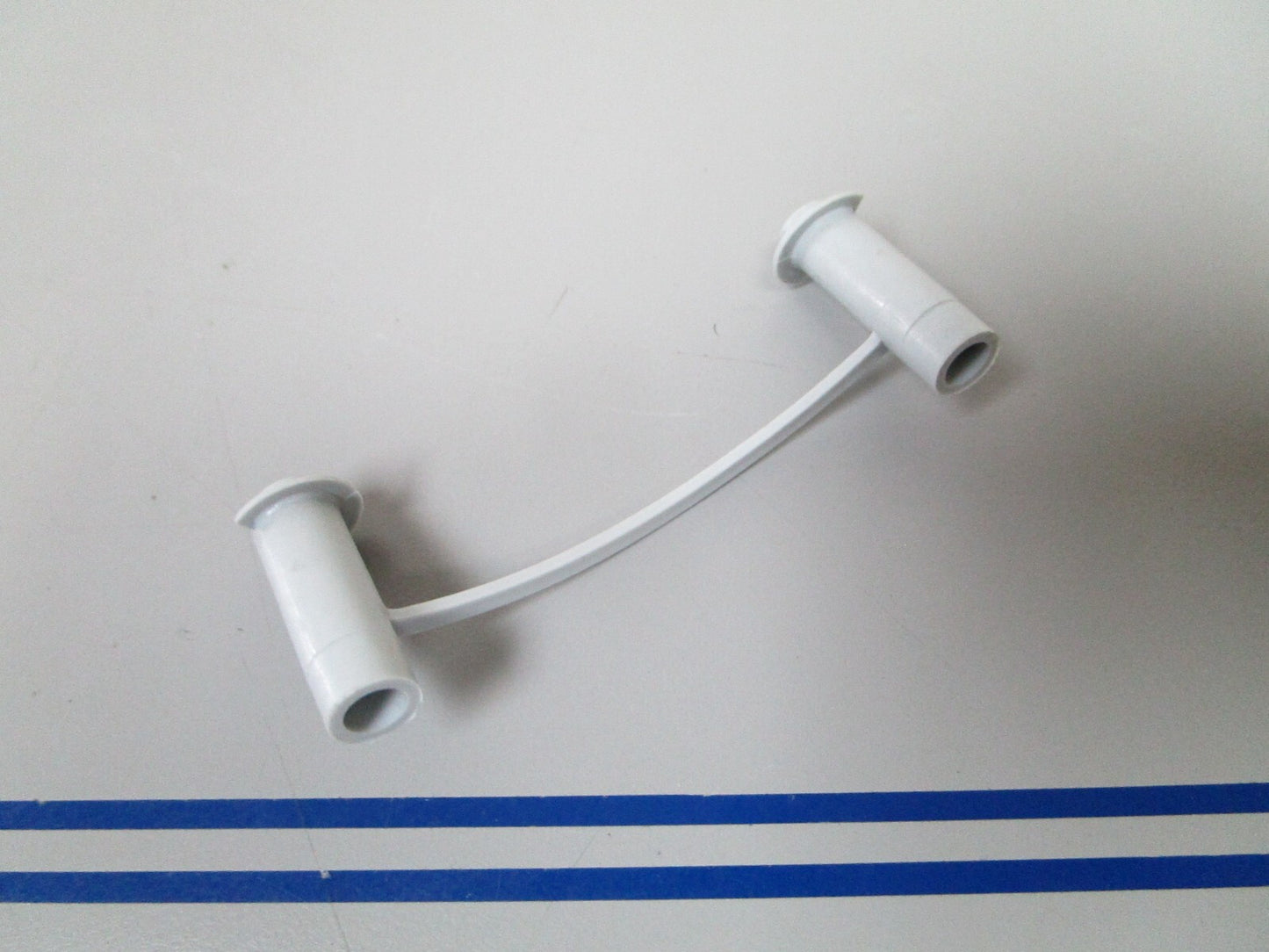 *NEW OEM* 0810 Volvo Penta Plastic Plug 854198