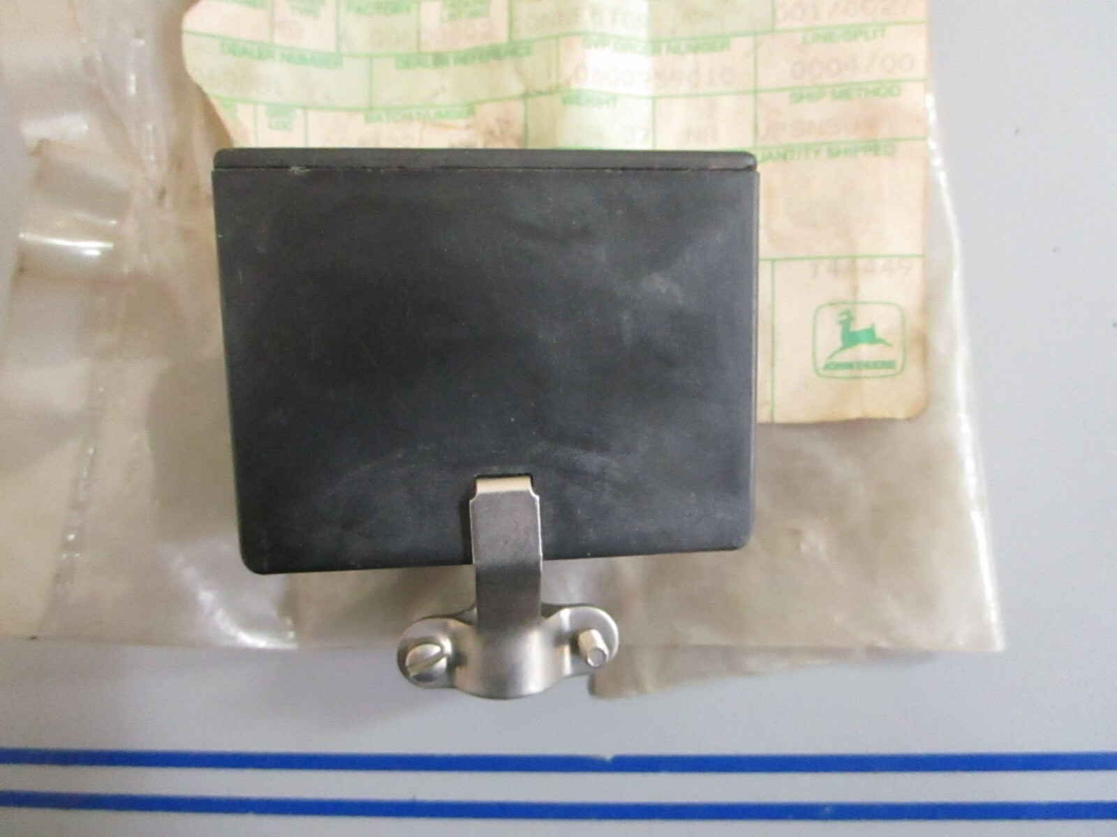 *NEW OEM* 0820 John Deere Connector AA33324