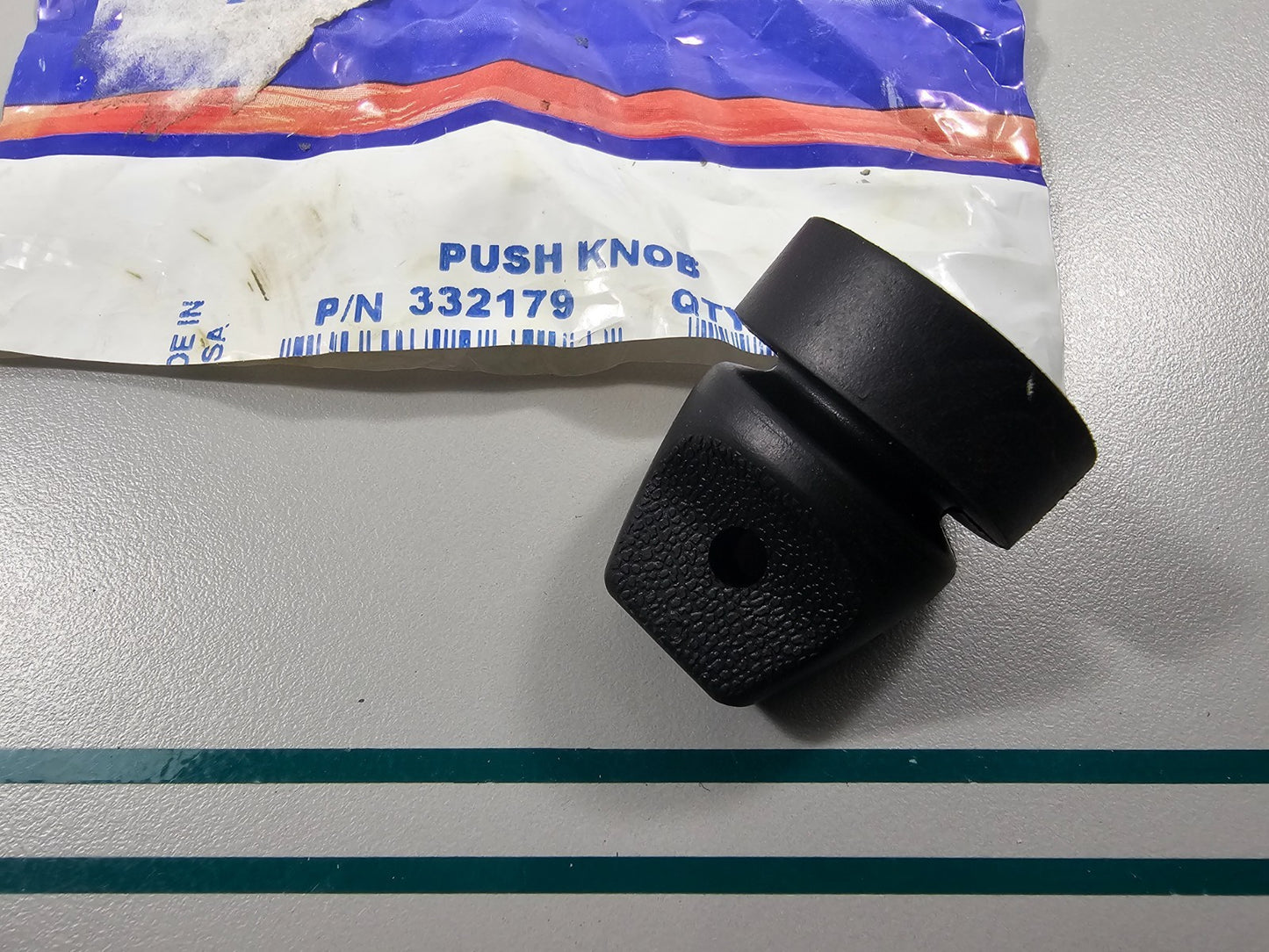 NEW OEM 332179 0332179 OMC Johnson Evinrude Push Knob  0810
