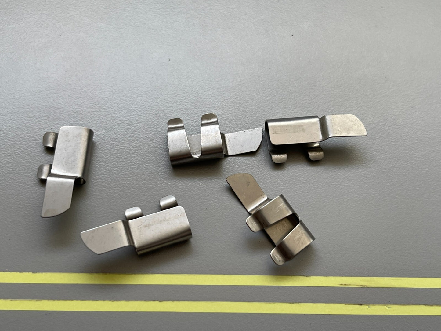 *NEW OEM* (LOT OF 5) 0810 OMC Johnson Evinrude Link Spring Clip 305988 0305988