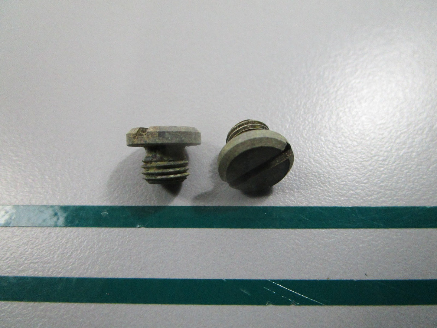 NEW OEM (LOT OF 2) 317501 0317501 OMC Johnson Evinrude Screw Plug *Rusty* 0810