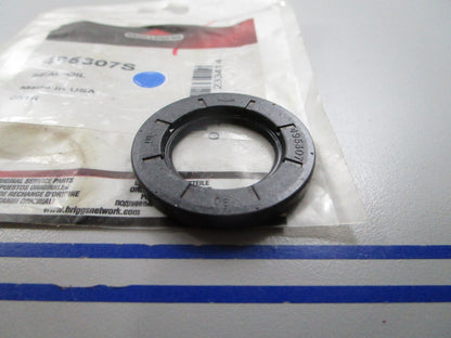 NEW OEM 495307S Briggs & Stratton Oil Seal 0810